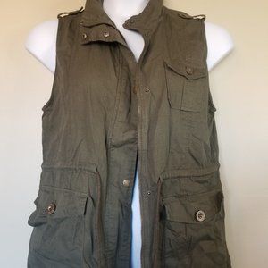 Olive green vest by C'Esttoi size L